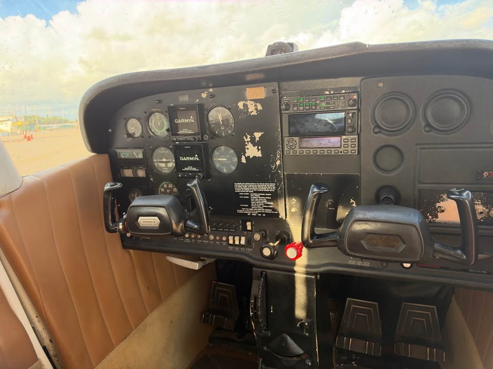 1977 Cessna 172N Skyhawk, photo 10