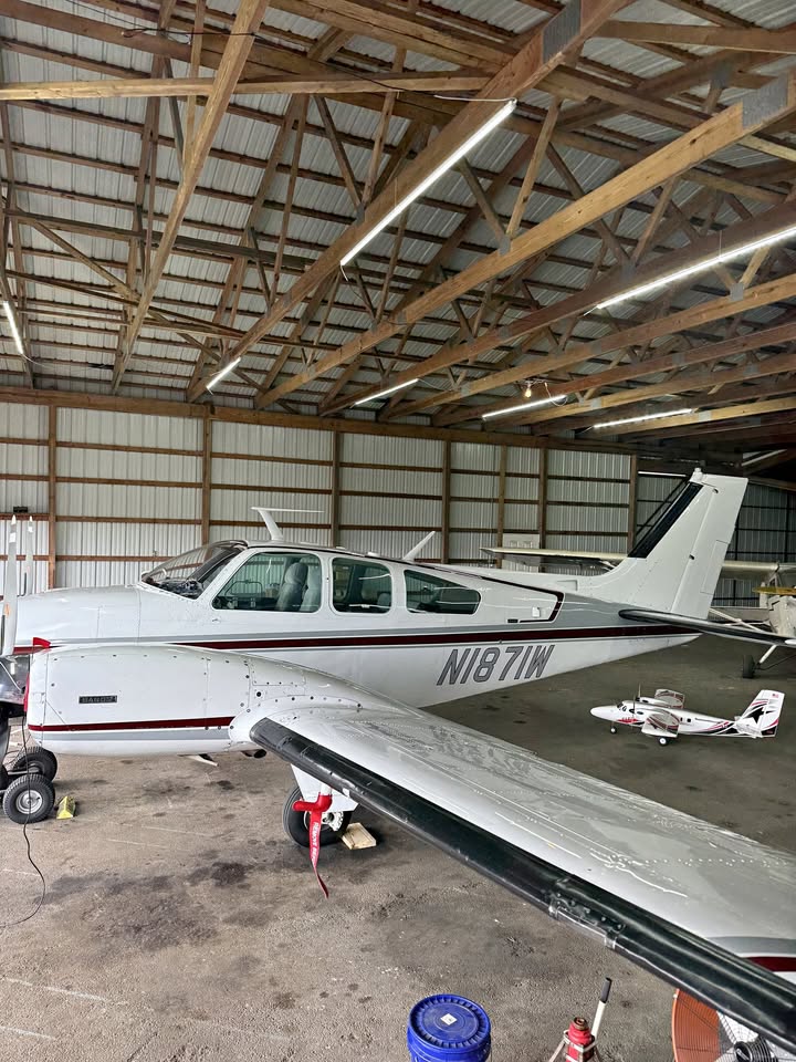 1973 Beechcraft B55 Baron, photo 1