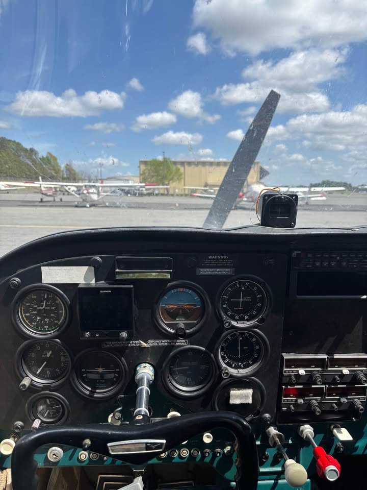 1965 Cessna 172F, photo 2