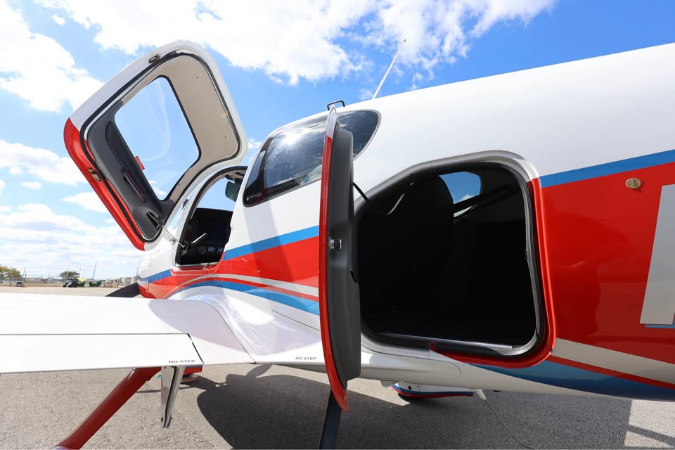 2008 Cirrus Sr22, photo 12