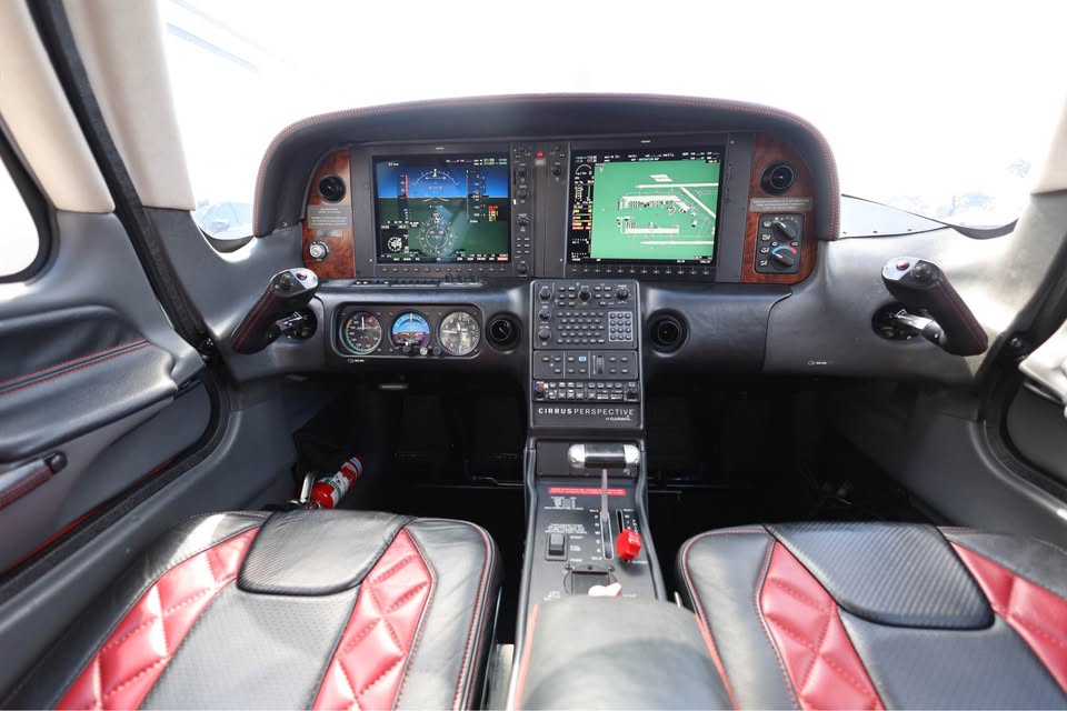 2008 Cirrus Sr22, photo 2