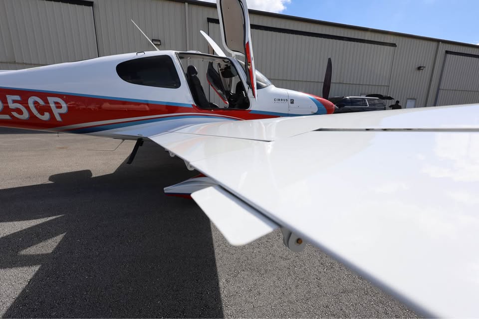 2008 Cirrus Sr22, photo 18