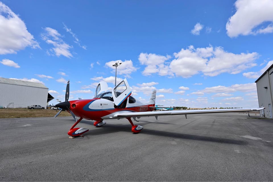 2008 Cirrus Sr22, photo 1