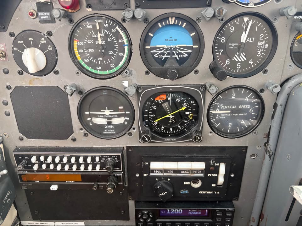 Beechcraft Travel Air BE-95, photo 9