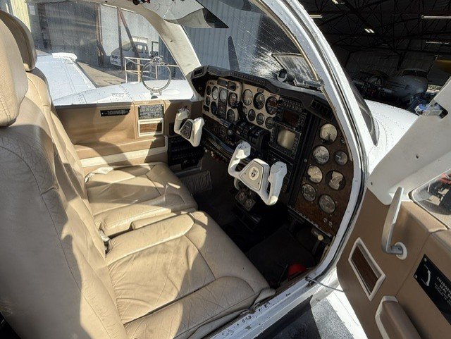 1981 Beechcraft Baron 58P, photo 11
