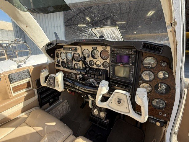 1981 Beechcraft Baron 58P, photo 12