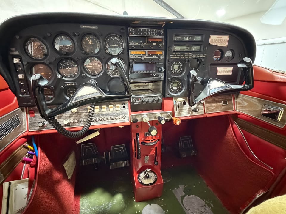 1968 Cessna 182L, photo 10