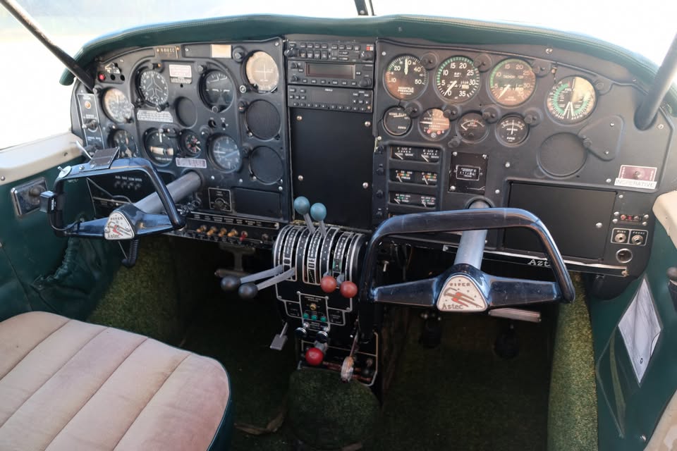 1965 Piper Aztec, photo 15
