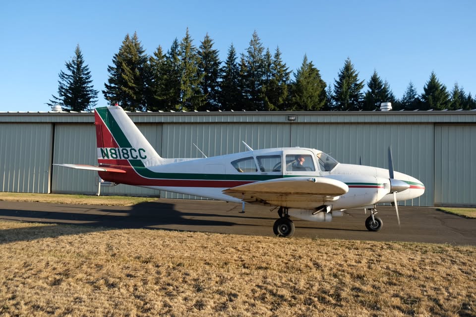 1965 Piper Aztec, photo 2