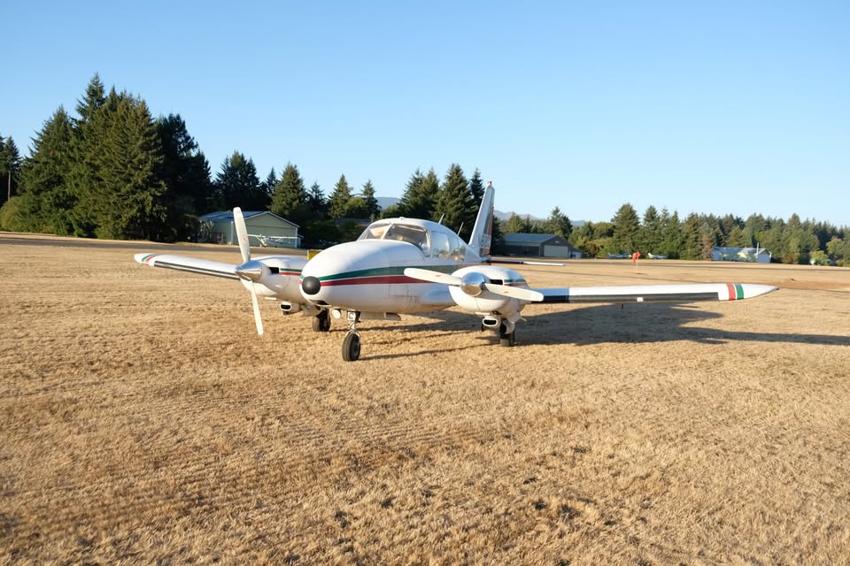 1965 Piper Aztec, photo 4