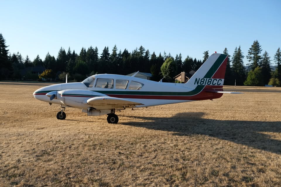 1965 Piper Aztec, photo 3