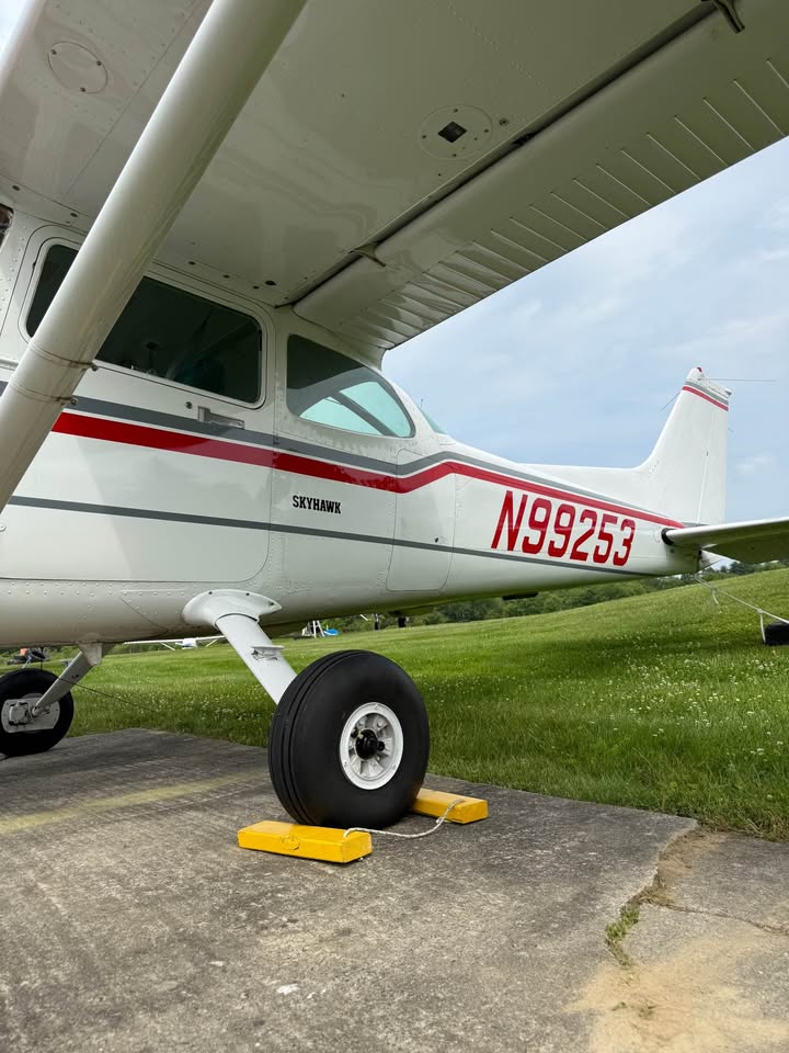 1985 Cessna 172P 180HP, photo 2