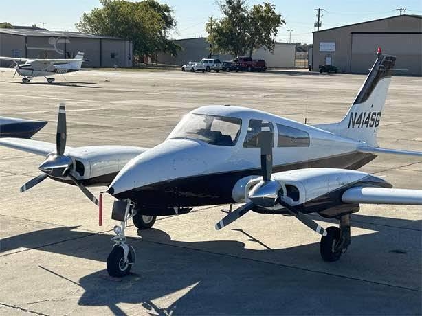1967 Cessna 310p, photo 2