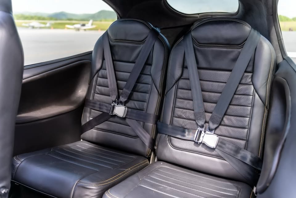 2010 Cirrus SR22, photo 3
