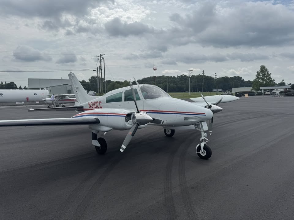 1973 Cessna 310q, photo 2