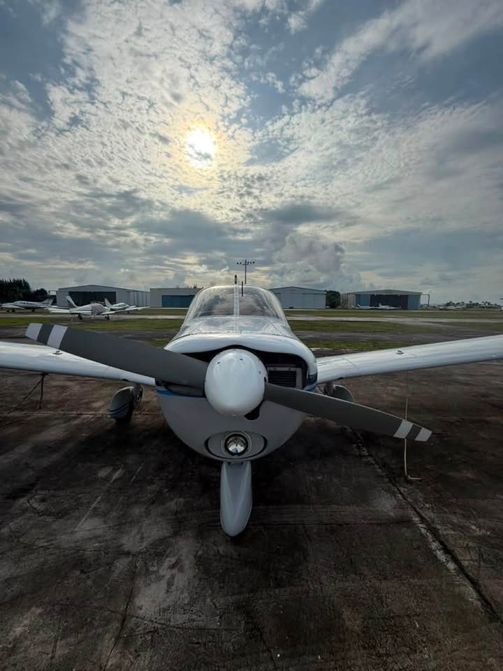 1977 Piper PA-28-140, photo 3