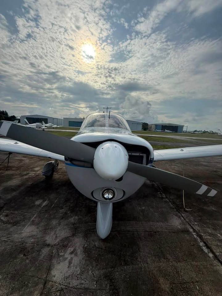 1977 Piper PA-28-140, photo 2
