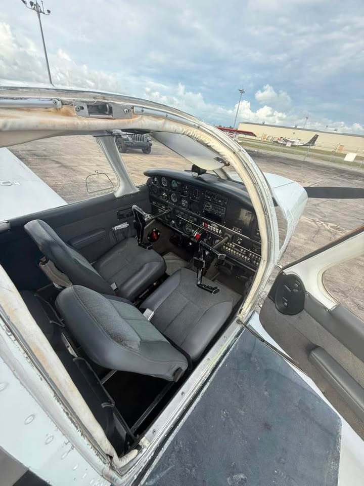1977 Piper PA-28-140, photo 10