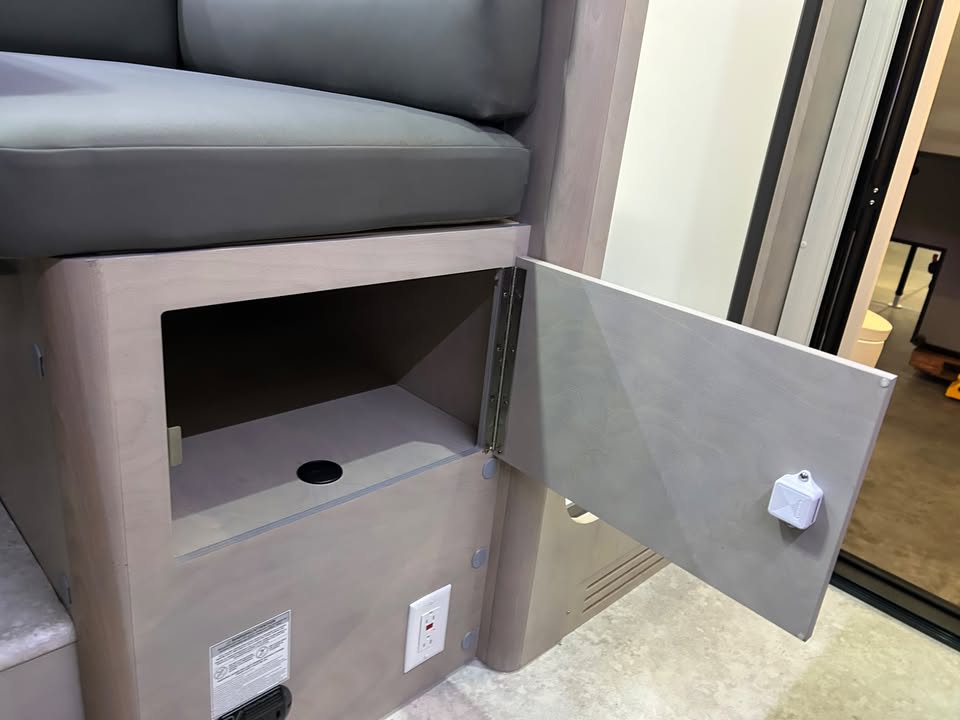 2026 Cirrus 820t01217, photo 8