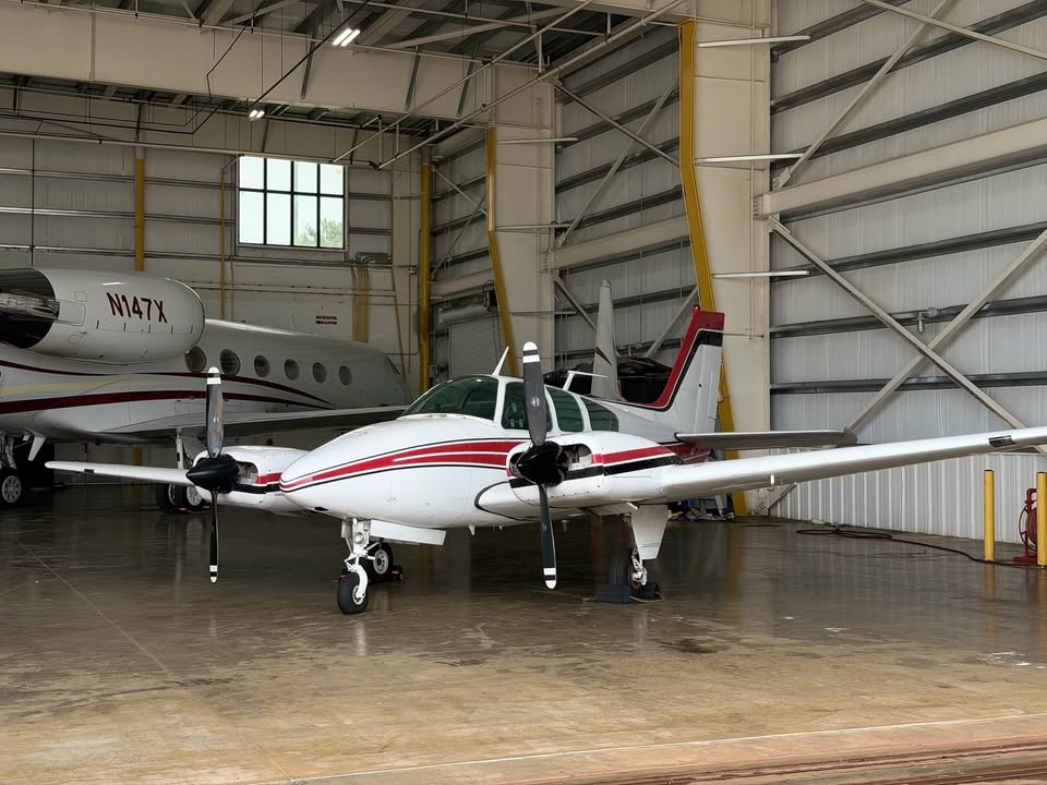 1964 Beechcraft baron B55, photo 2