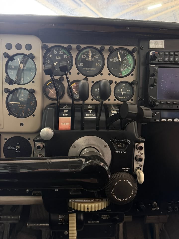 1964 Beechcraft baron B55, photo 11