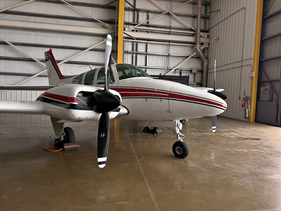 1964 Beechcraft baron B55, photo 1
