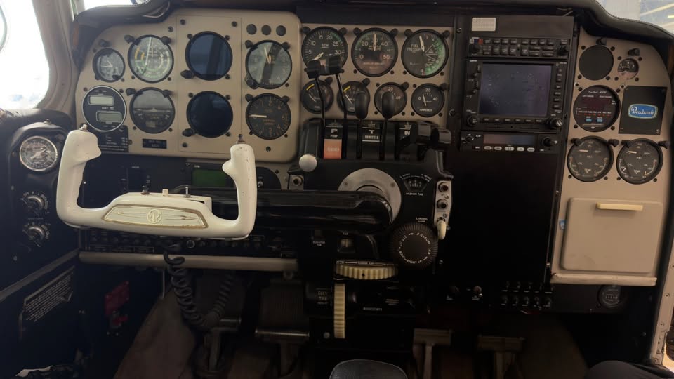 1964 Beechcraft baron B55, photo 9