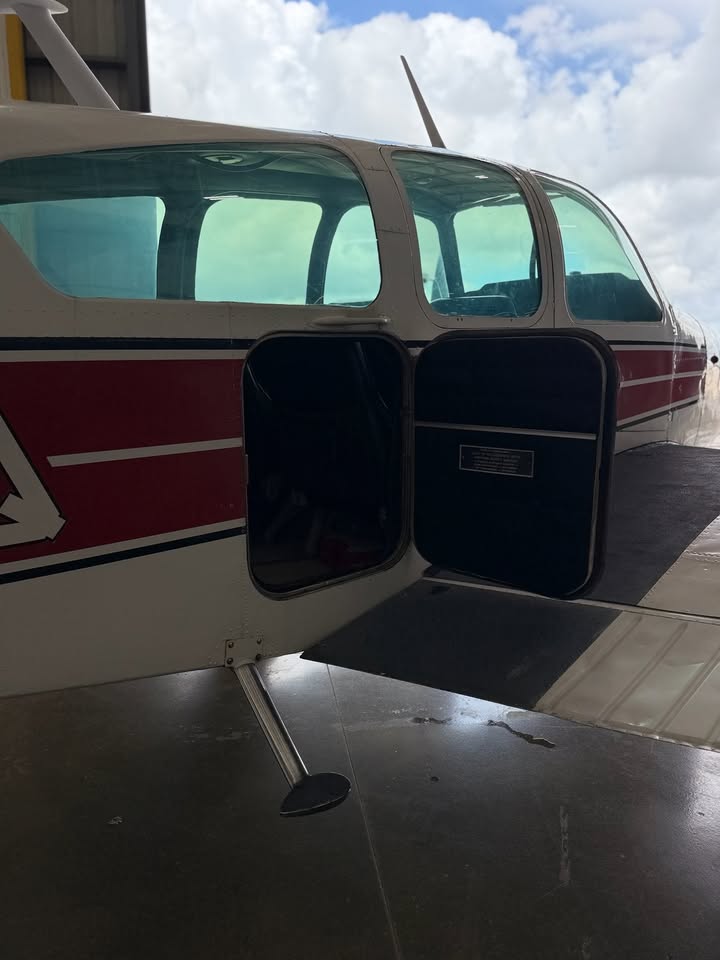 1964 Beechcraft baron B55, photo 14