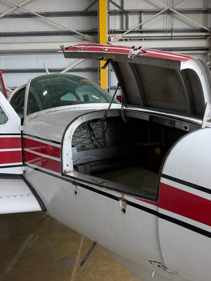 1964 Beechcraft baron B55, photo 15