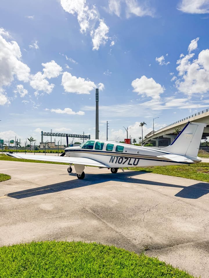 1981 Beechcraft Beechraft Bonanza A36, photo 2