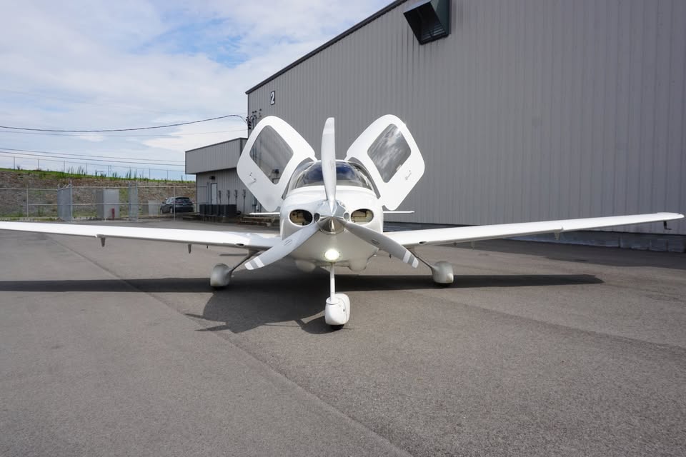 2003 Cirrus SR20, photo 2