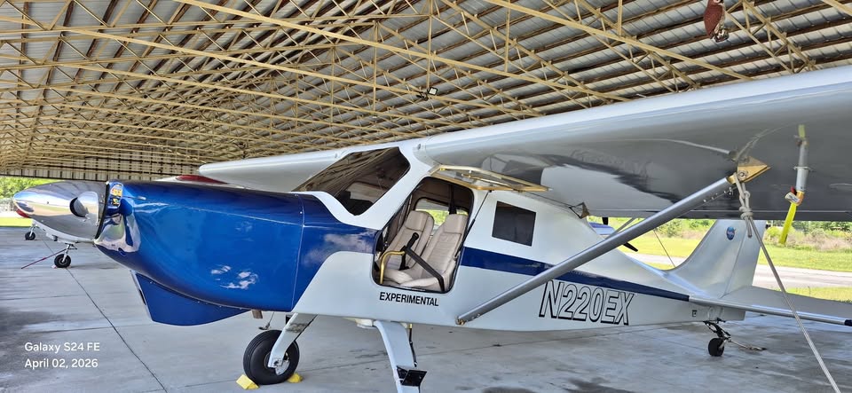 2010 airplane., photo 1