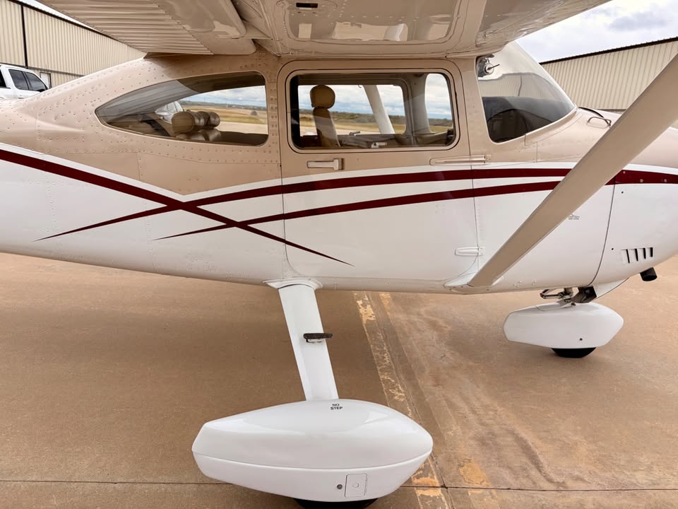 1985 Cessna 182R, photo 10