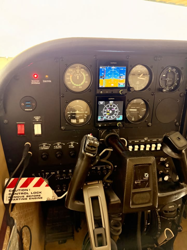 1985 Cessna 182R, photo 17