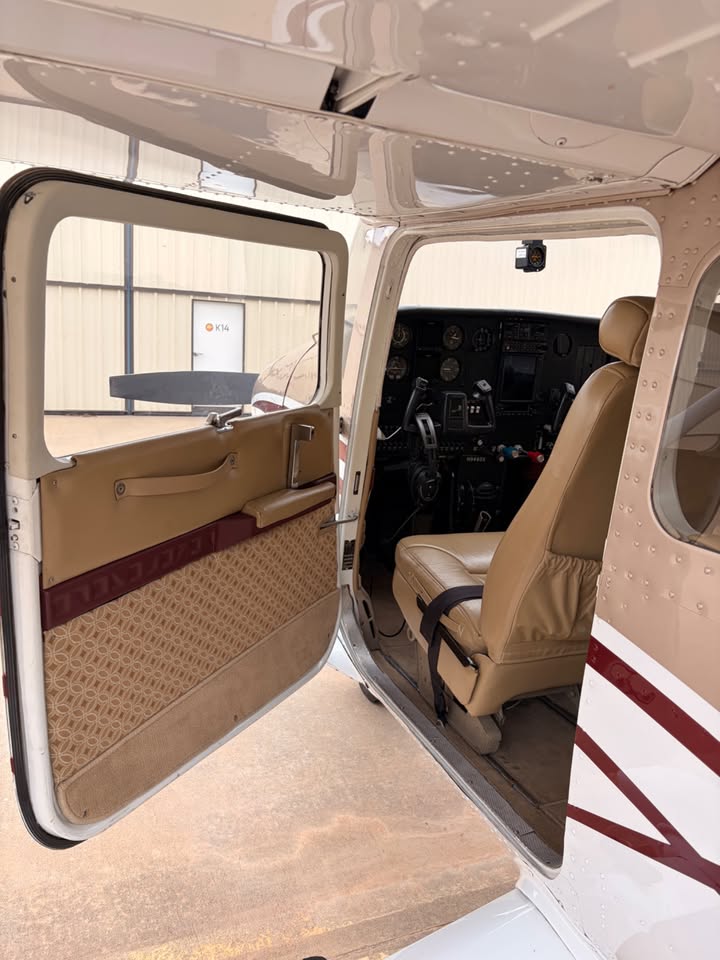 1985 Cessna 182R, photo 12