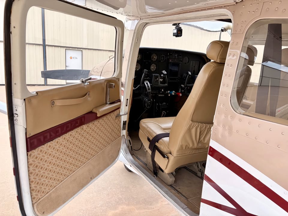 1985 Cessna 182R, photo 11