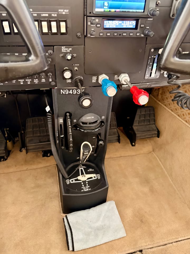 1985 Cessna 182R, photo 8