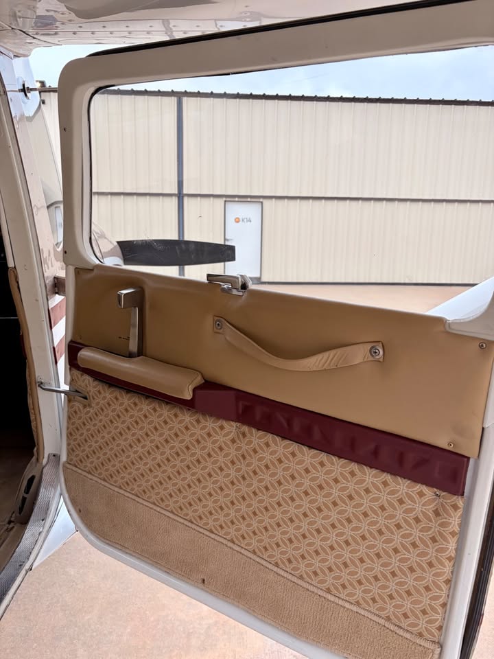 1985 Cessna 182R, photo 13