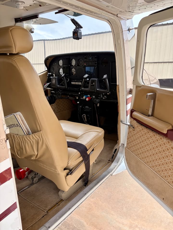 1985 Cessna 182R, photo 14