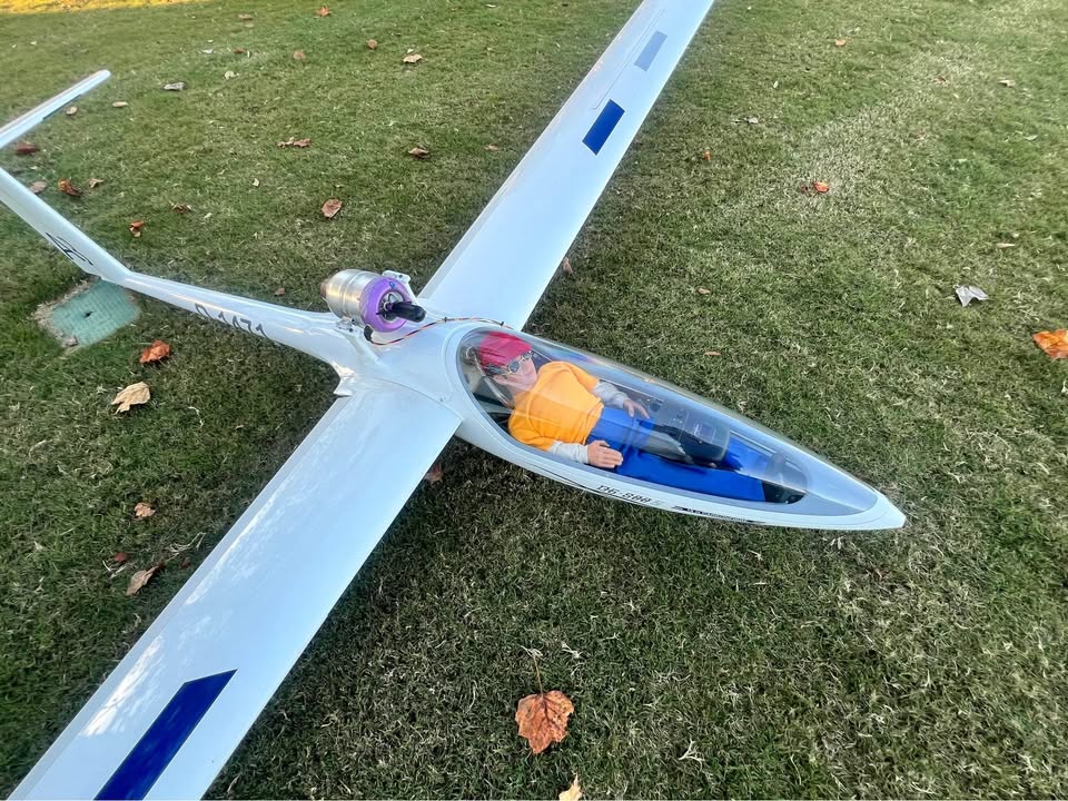 DG Flugzeugbau Carf DG-800 Turbine Glider, photo 2