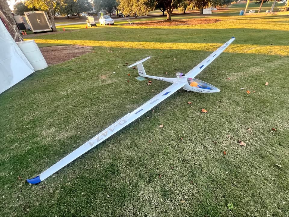 DG Flugzeugbau Carf DG-800 Turbine Glider, photo 1