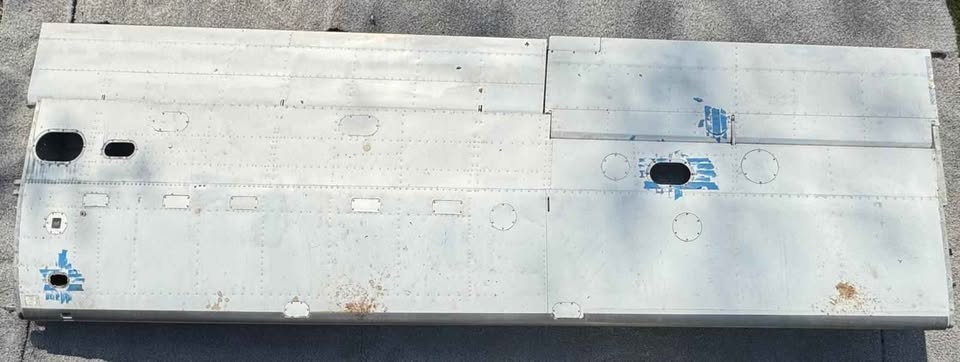 Wing Left Aileron and Flap Cessna 210M, photo 3