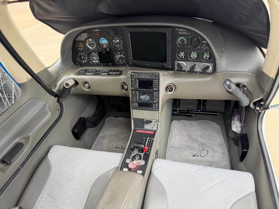 Cirrus SR20, photo 5