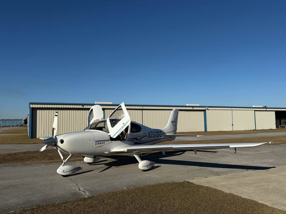2004 Cirrus SR22, photo 2