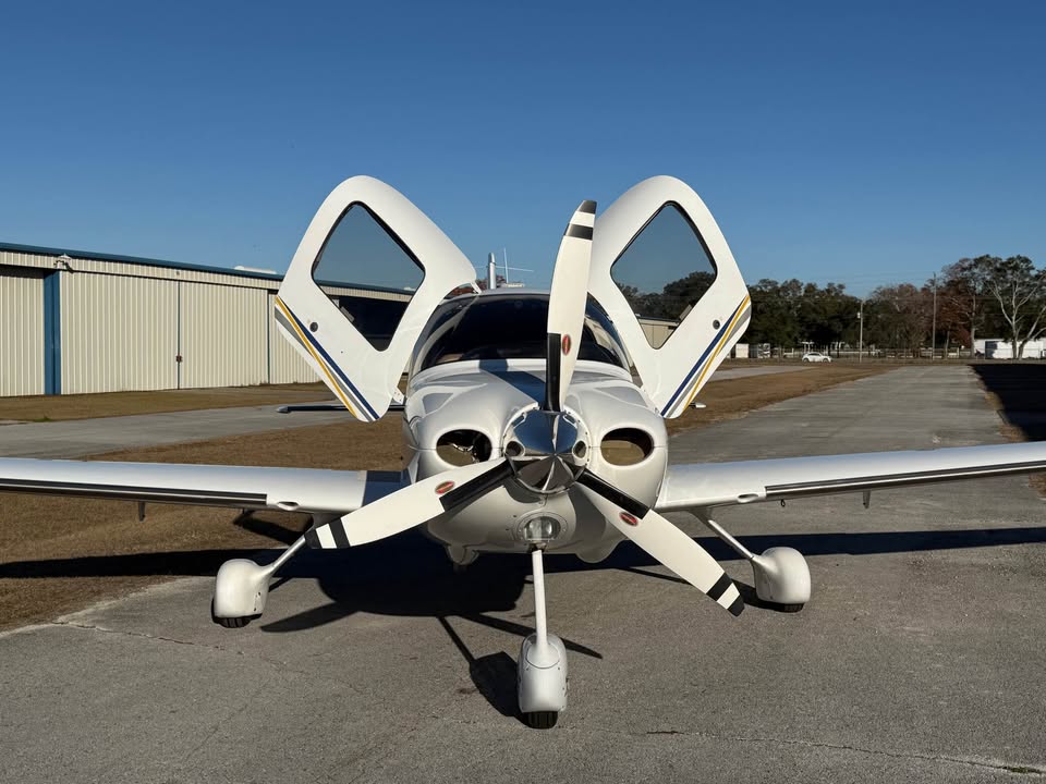 2004 Cirrus SR22, photo 6