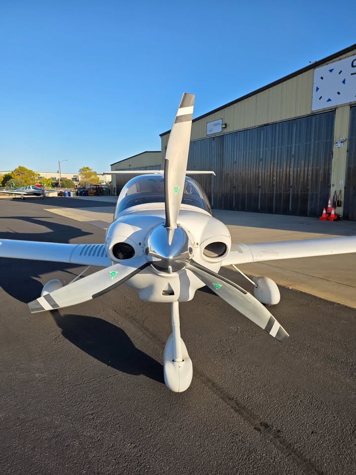 2007 Diamond Aircraft DA40XL, photo 2