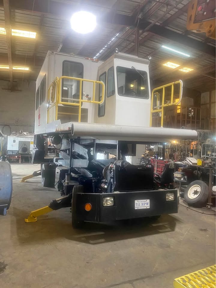 1997 Airport Airplane Ambu-lift 20 Feet High Diesel Cummins Ambulift Wheelchair, photo 1
