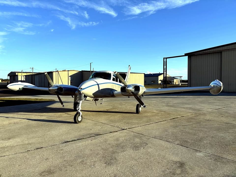 1961 Cessna 310f, photo 2