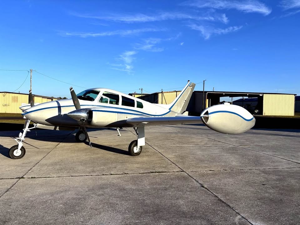 1961 Cessna 310f, photo 3