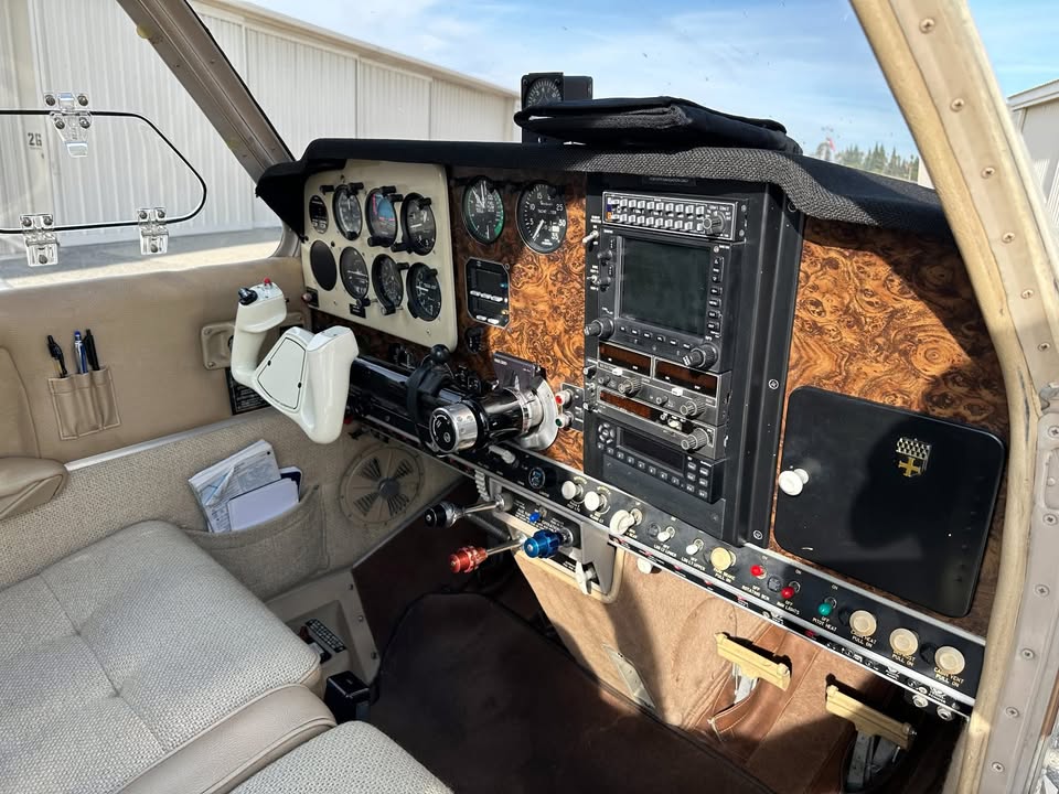 1967 Beechcraft V35 Bonanza, photo 2